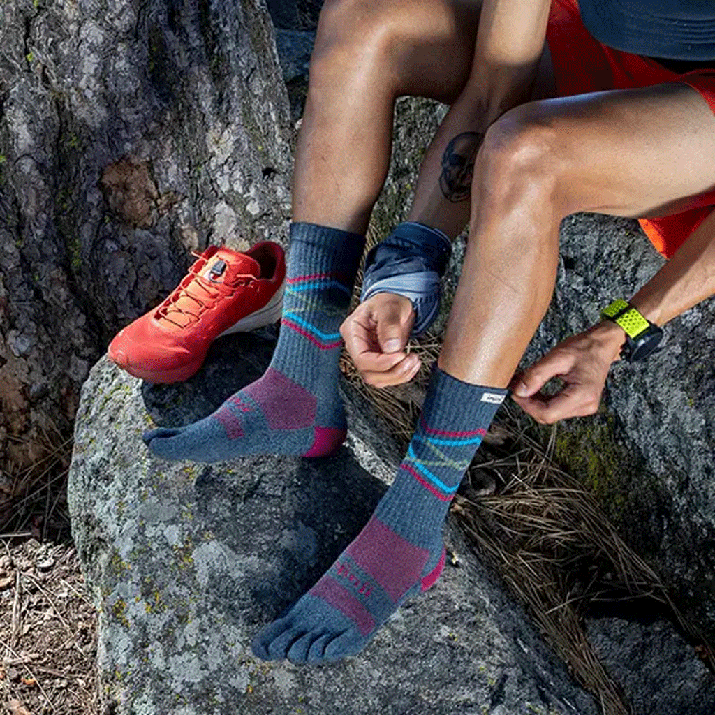 Injinji - injinji Unisex's Trail Midweight Crew Socks (213170) - Cam2