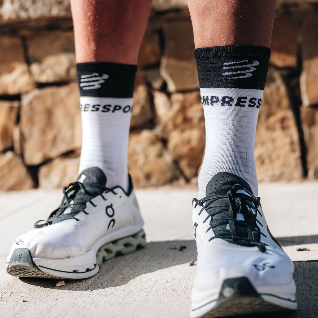 Compressport (C) - Compressport Unisex's Mid Compression Socks V2.0 - Cam2