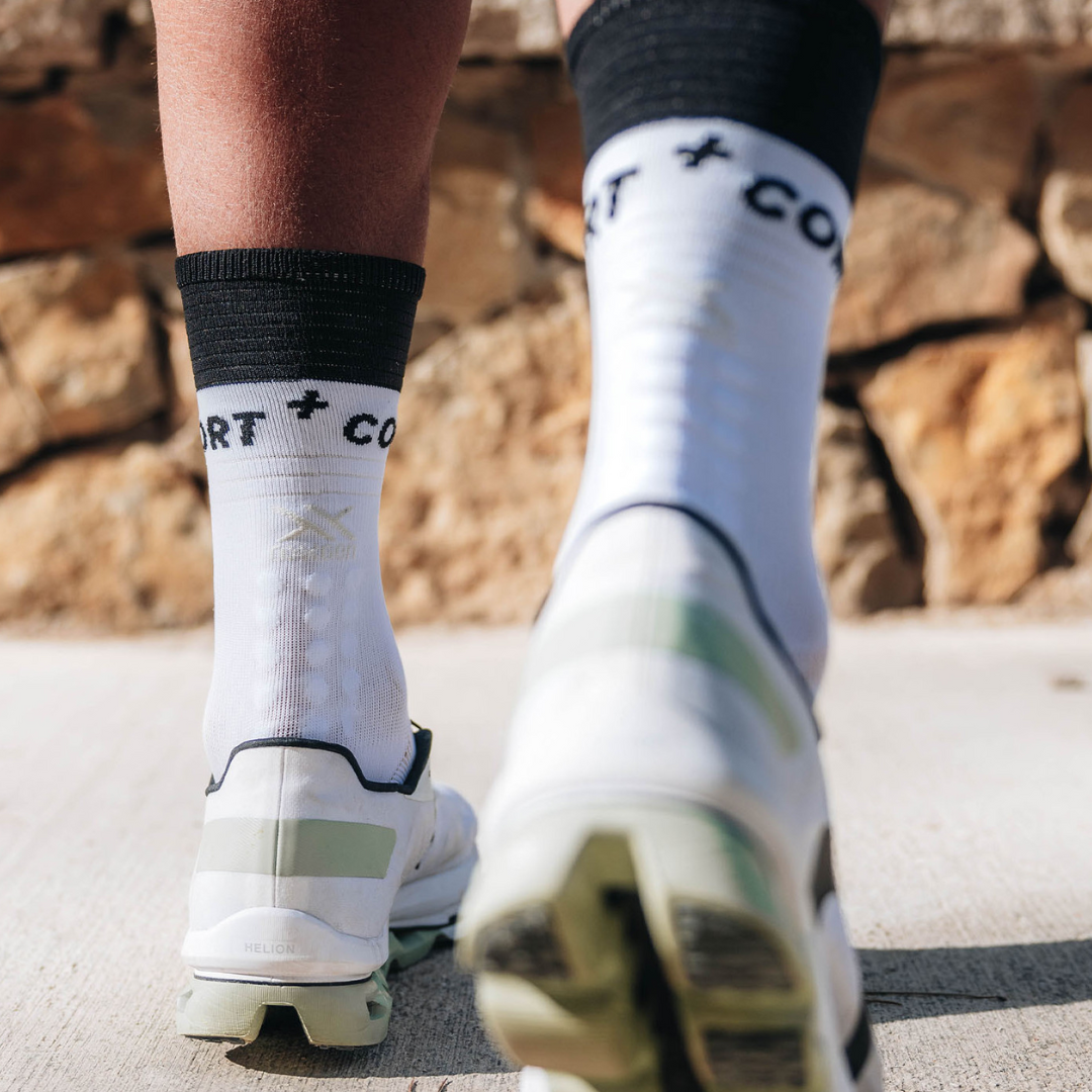 Compressport (C) - Compressport Unisex's Mid Compression Socks V2.0 - Cam2