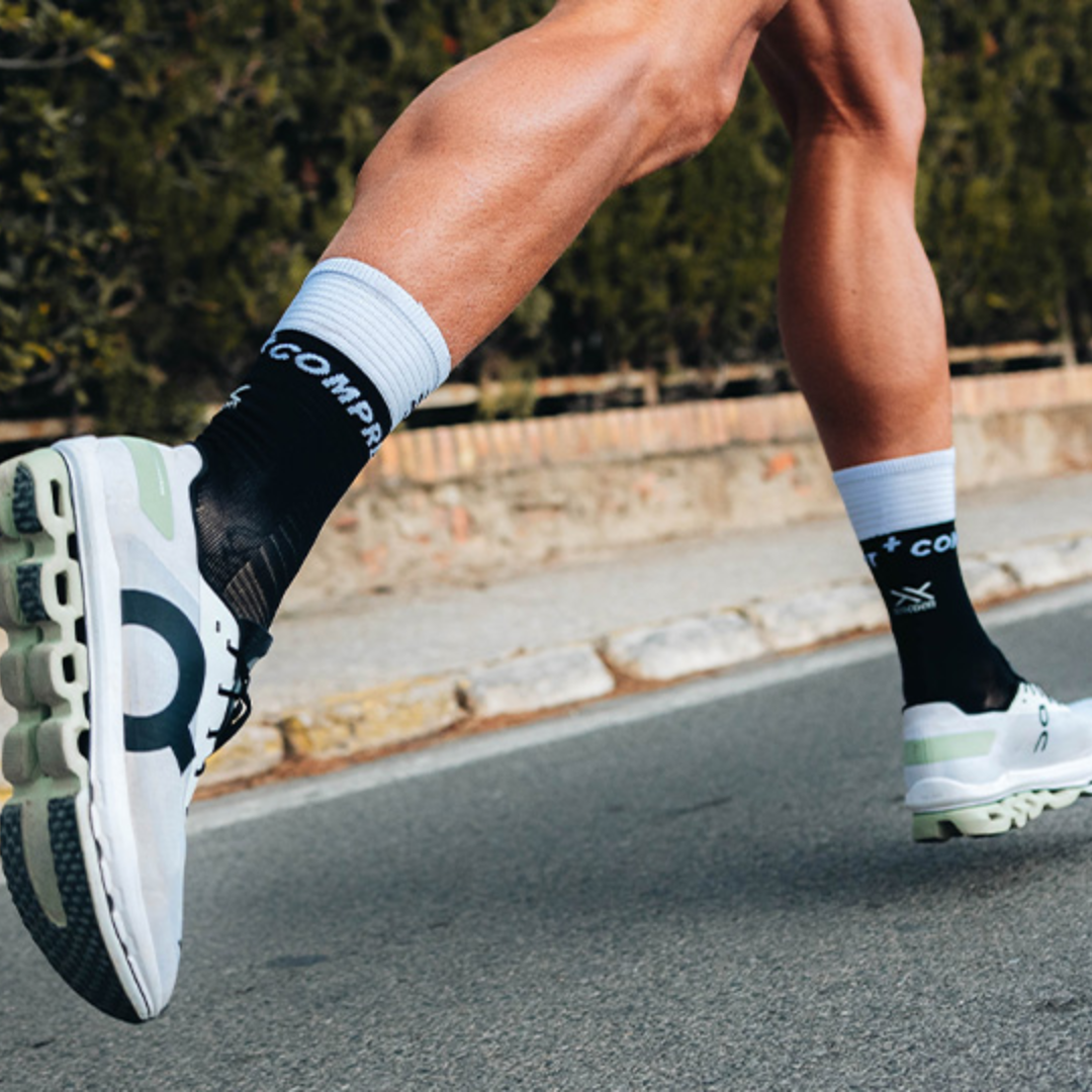 Compressport (C) - Compressport Unisex's Mid Compression Socks V2.0 - Cam2
