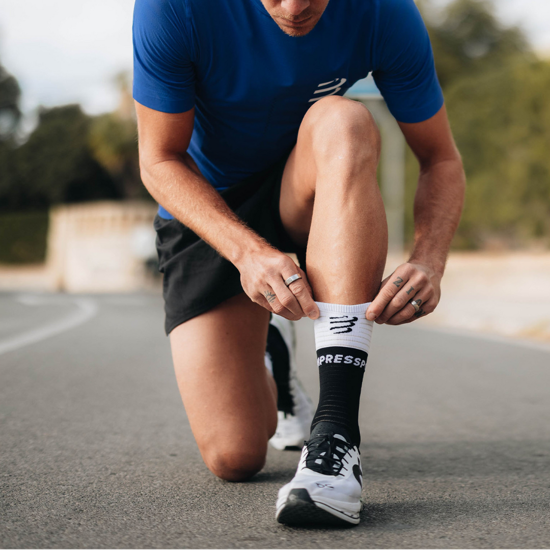 Compressport (C) - Compressport Unisex's Mid Compression Socks V2.0 - Cam2