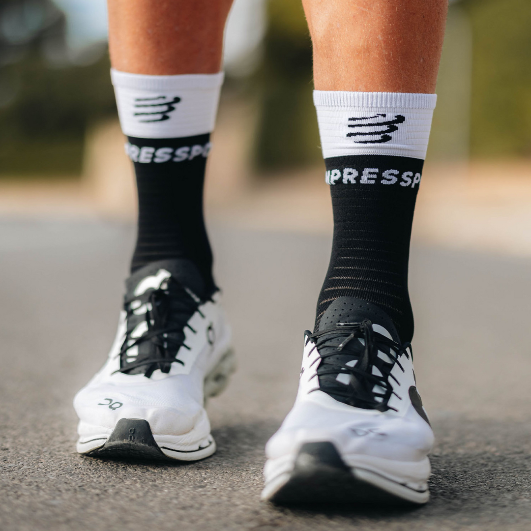 Compressport (C) - Compressport Unisex's Mid Compression Socks V2.0 - Cam2