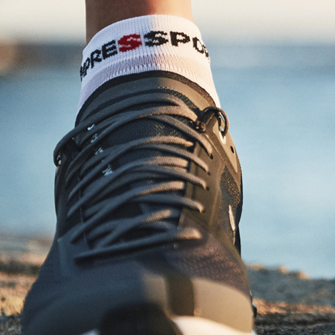Compressport (C) - Compressport Unisex's Pro Racing Socks V4.0 Ultralight RL - Cam2