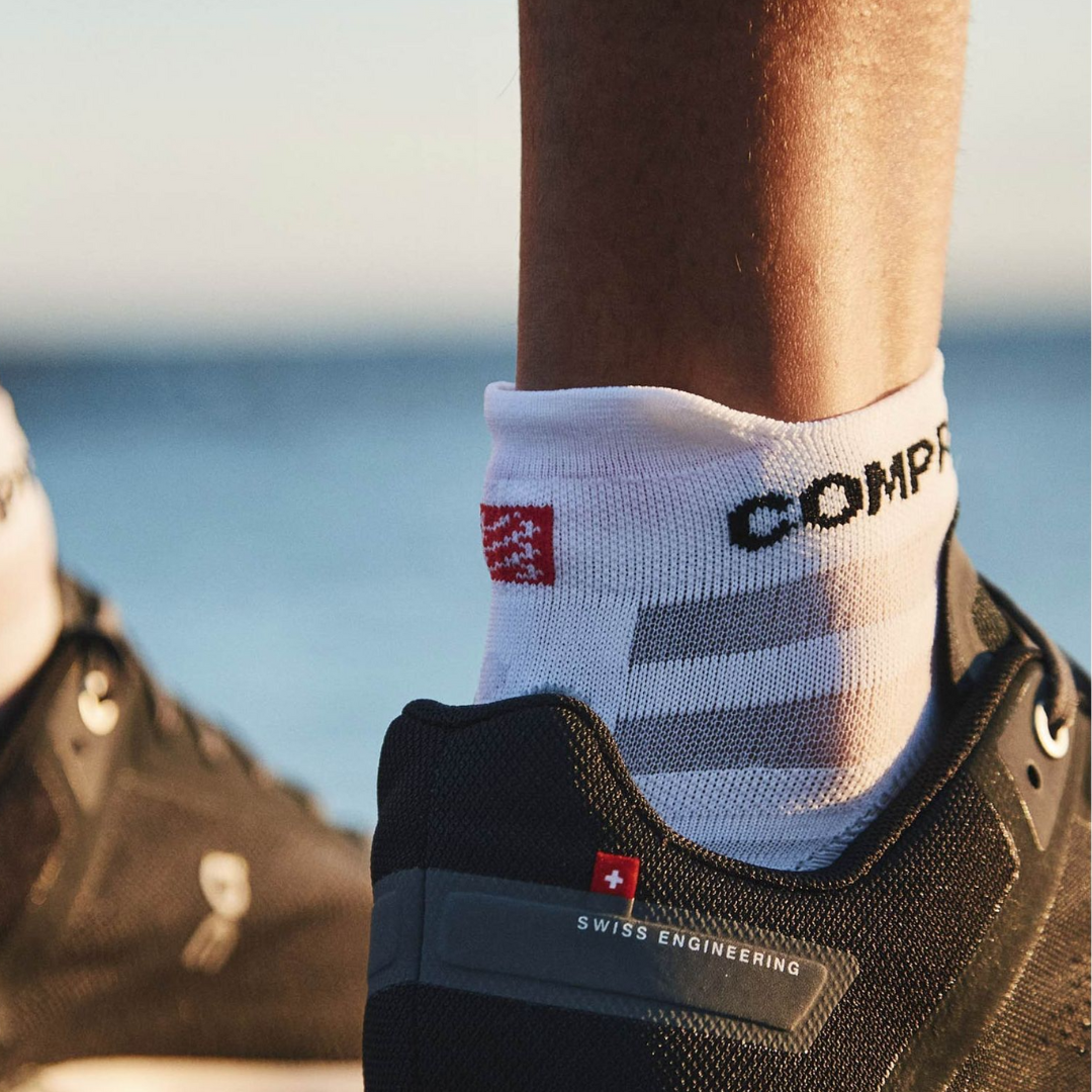 Compressport (C) - Compressport Unisex's Pro Racing Socks V4.0 Ultralight RL - Cam2