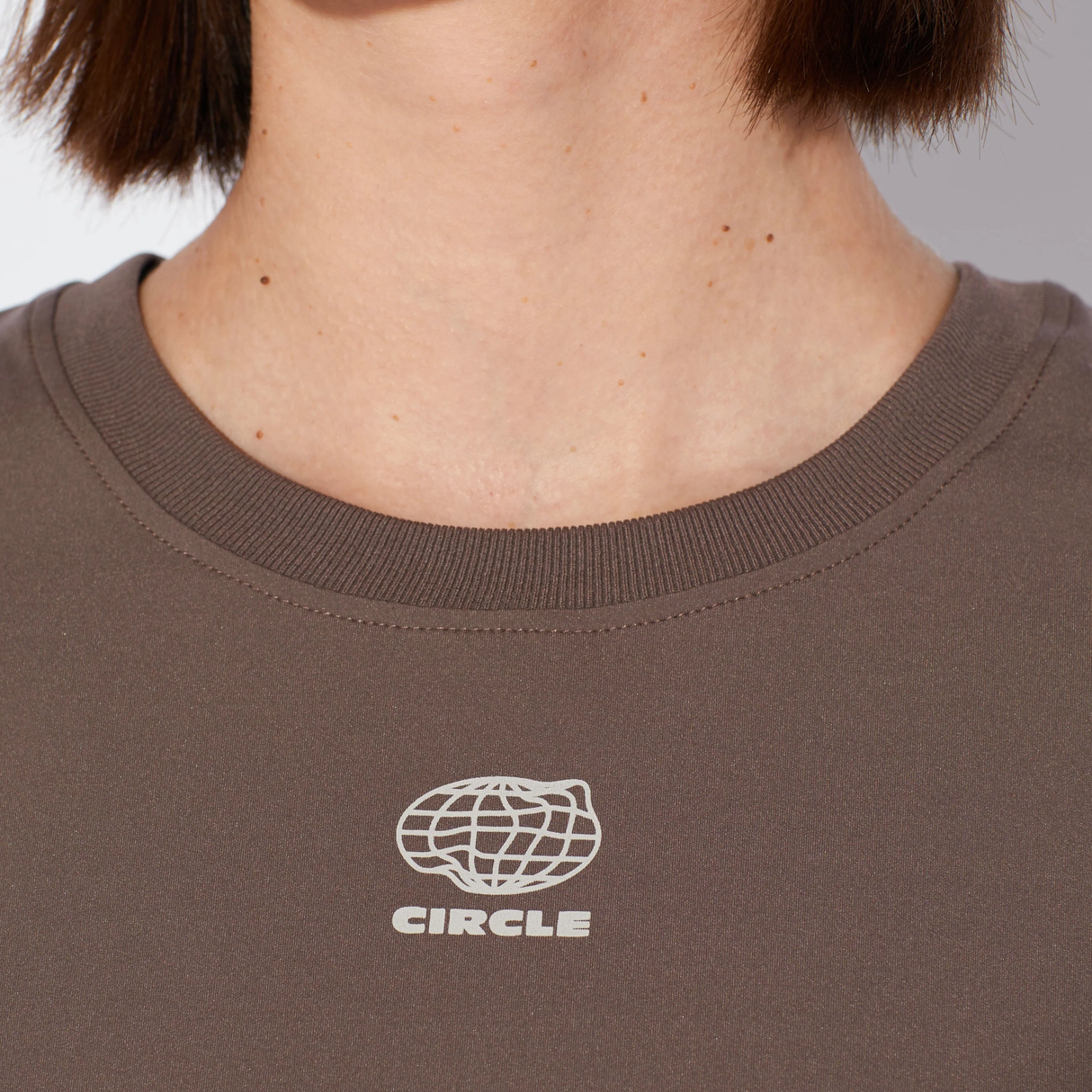 CIRCLE - CIRCLE Women's Crop Top Smooth Operator 2.0 - Cam2