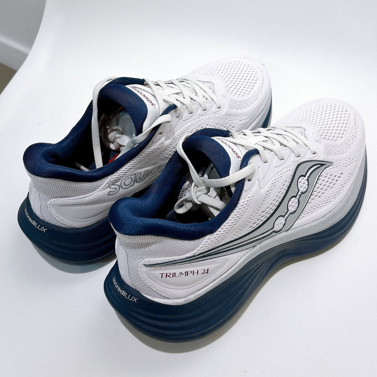 Saucony - Saucony Unisex's Triumph 24 Road Running Shoes - Cam2