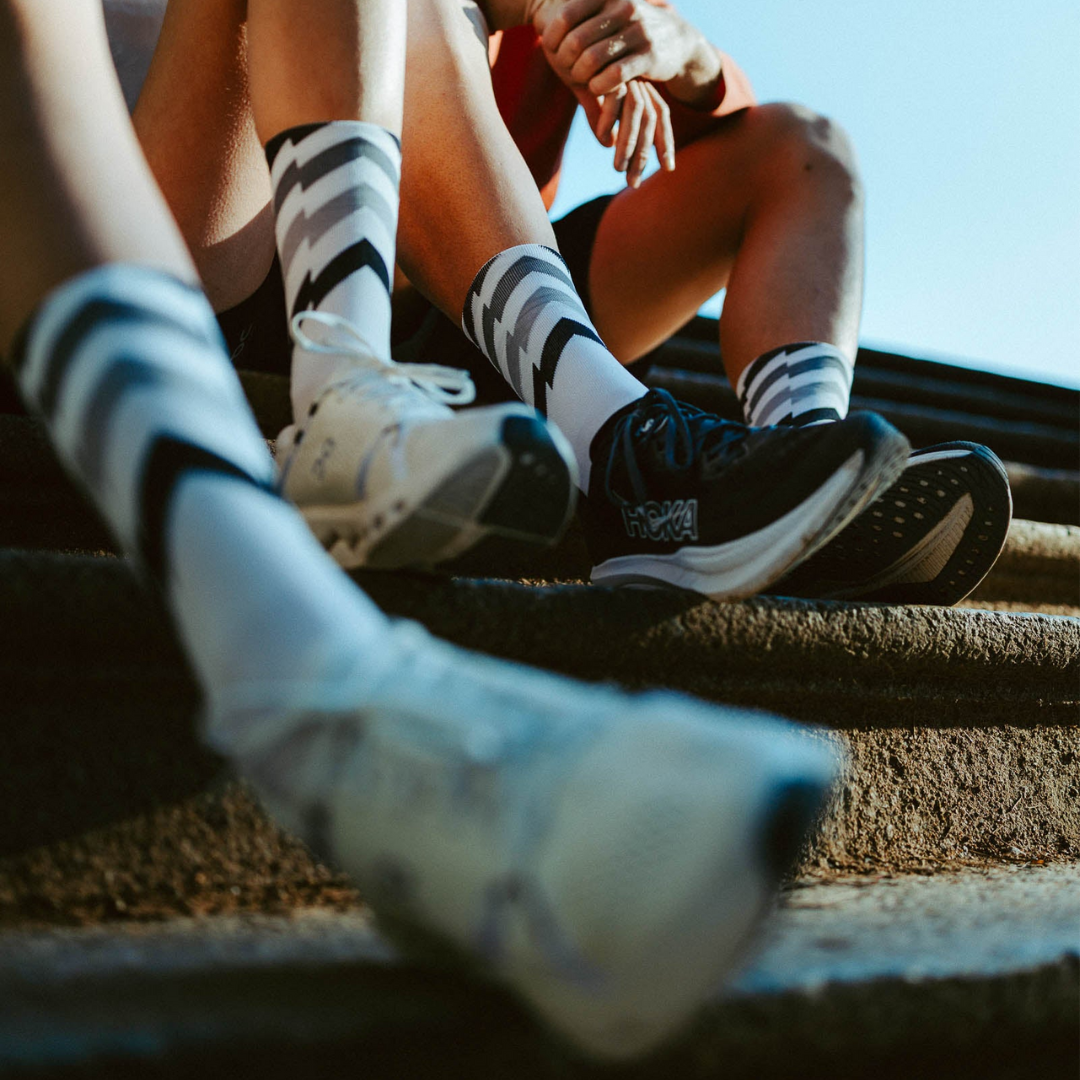 Incylence - Incylence Ultralight Waves High-Cut Running Socks - Cam2