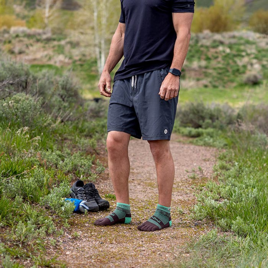 injinji Unisex's Trail Midweight Mini-Crew Socks (213130)