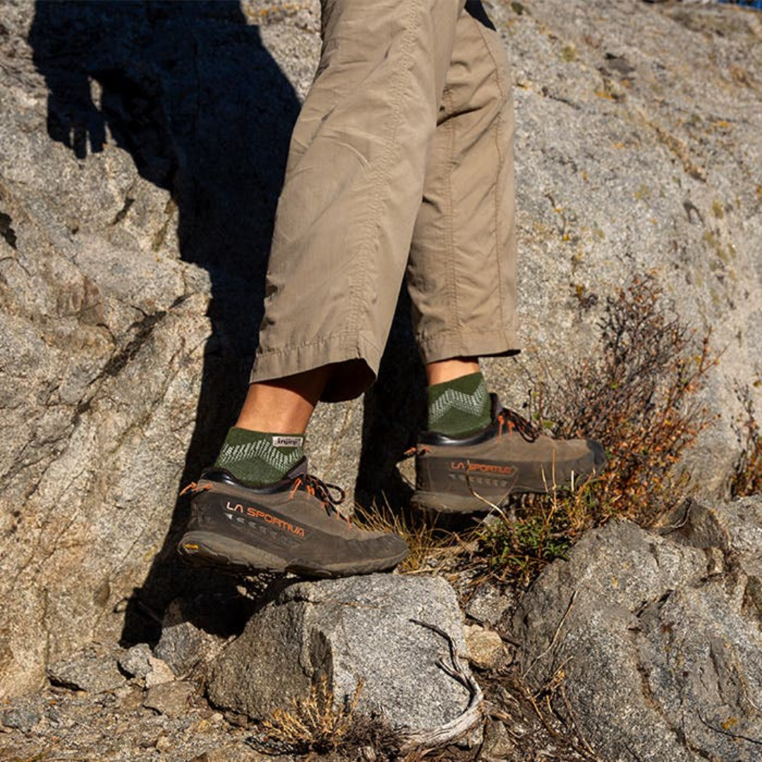 injinji Unisex's Outdoor Midweight Mini-Crew Socks (223630)