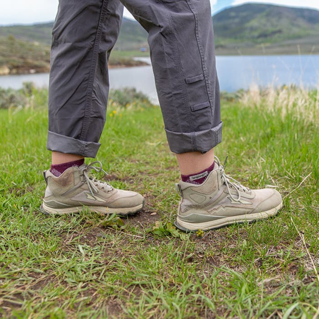 injinji Unisex's Outdoor Midweight Mini-Crew Socks (223630)