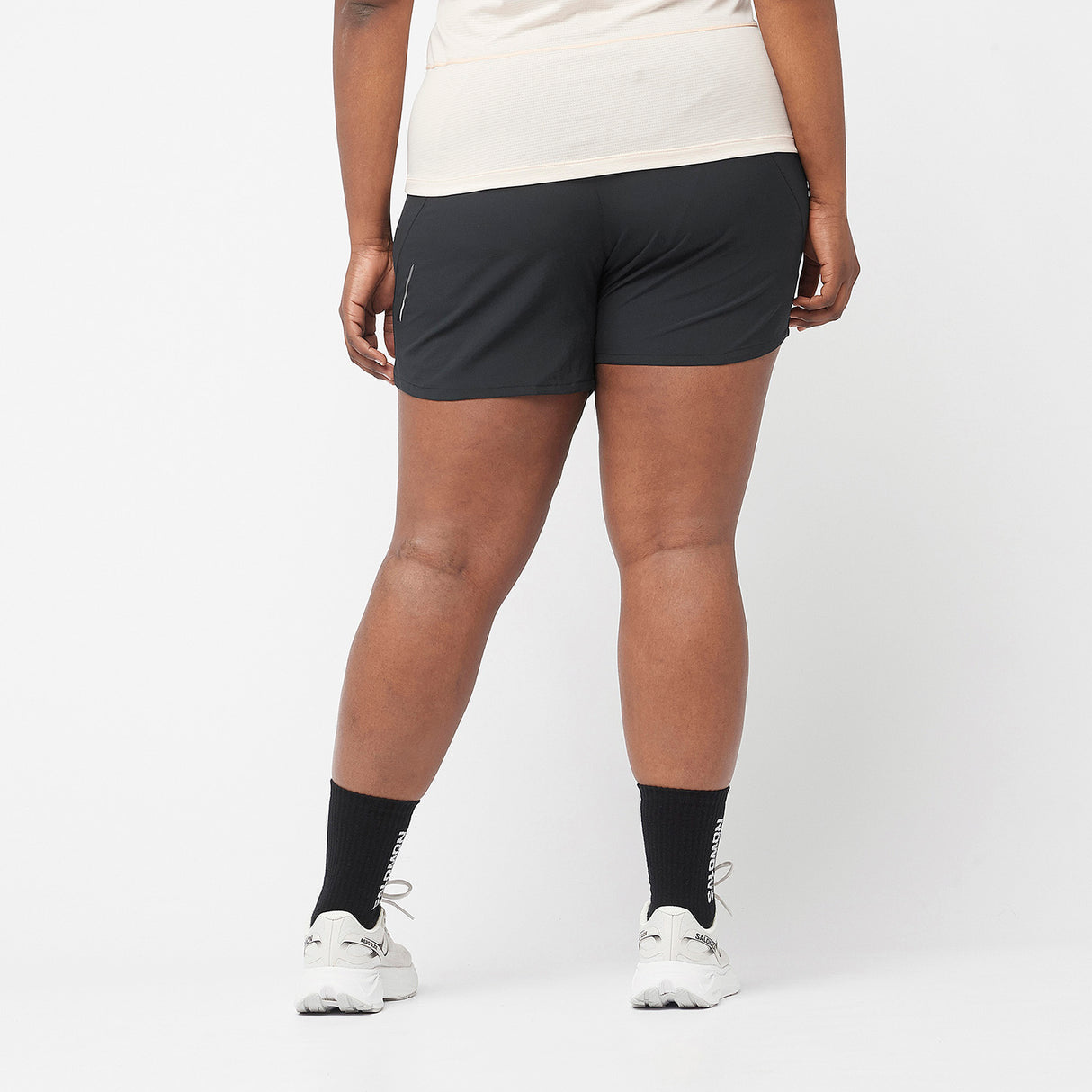 Salomon - Salomon Women's Cross 5'' Shorts (LC1890800) - Cam2