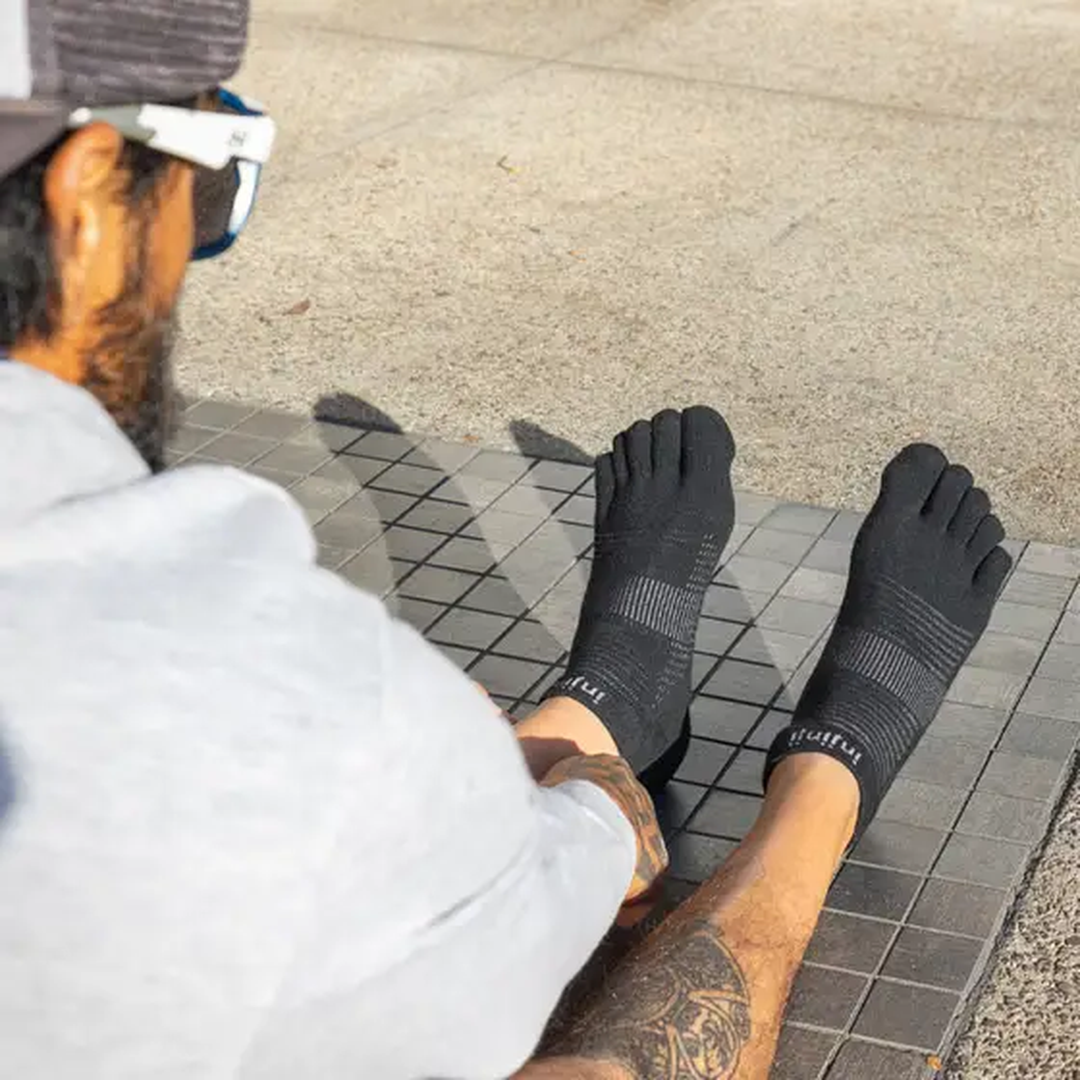 Injinji - injinji Unisex's Run Lightweight No-Show Socks (281110) - Cam2