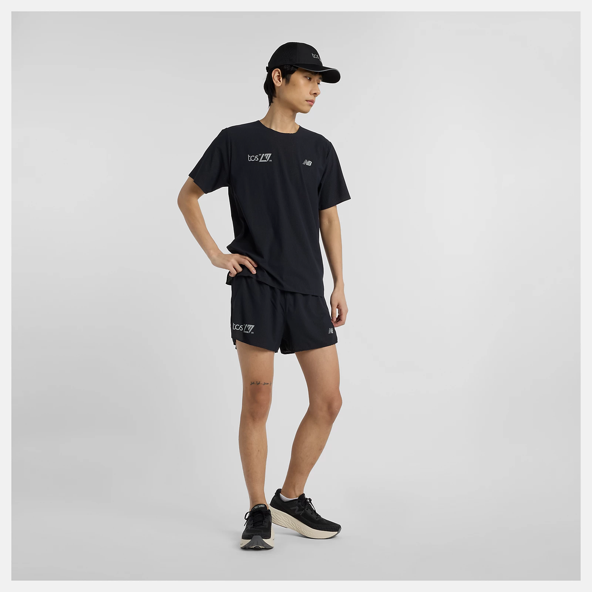 New Balance - New Balance Men's London Edition Race Day Ultra Light T-Shirt - Cam2