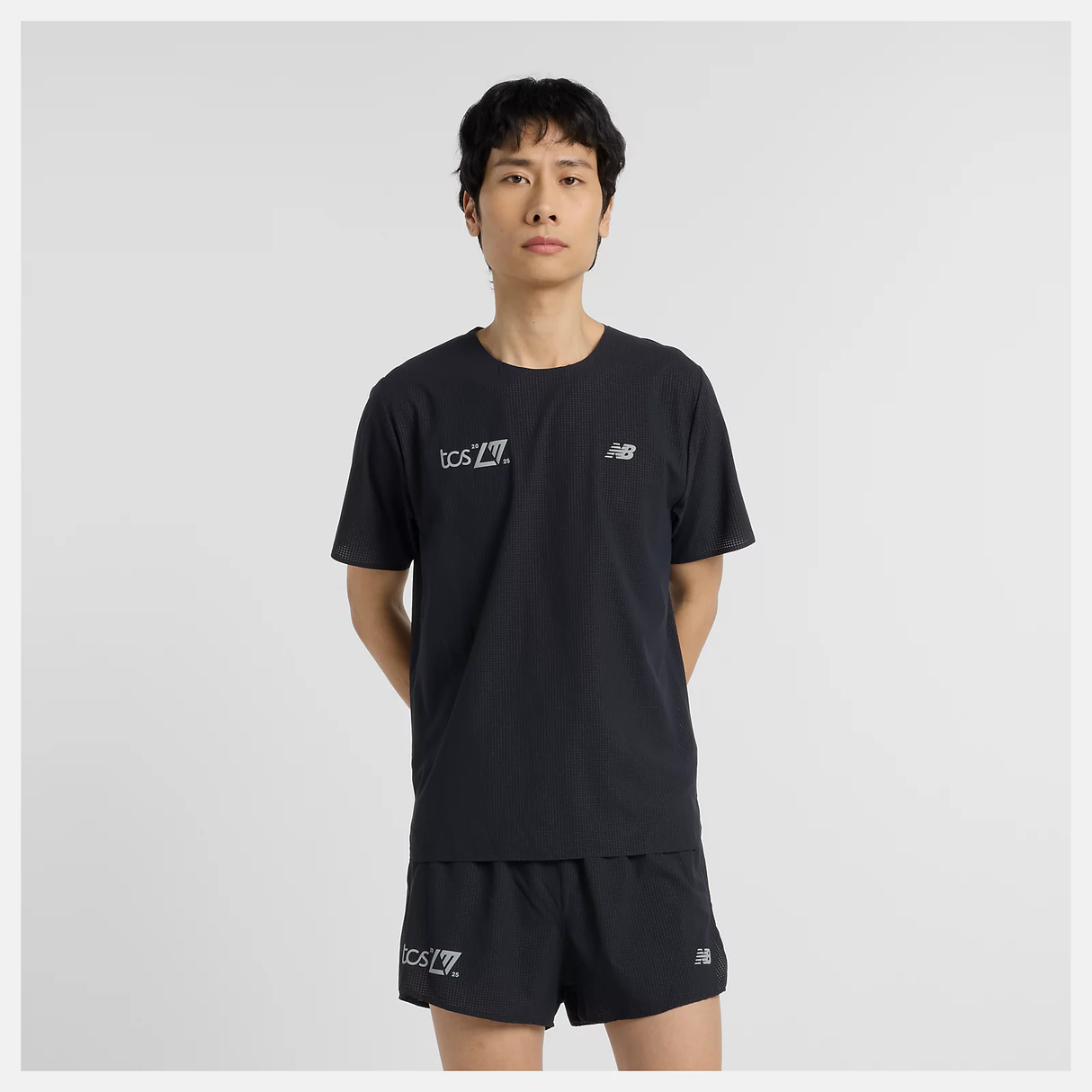 New Balance - New Balance Men's London Edition Race Day Ultra Light T-Shirt - Cam2