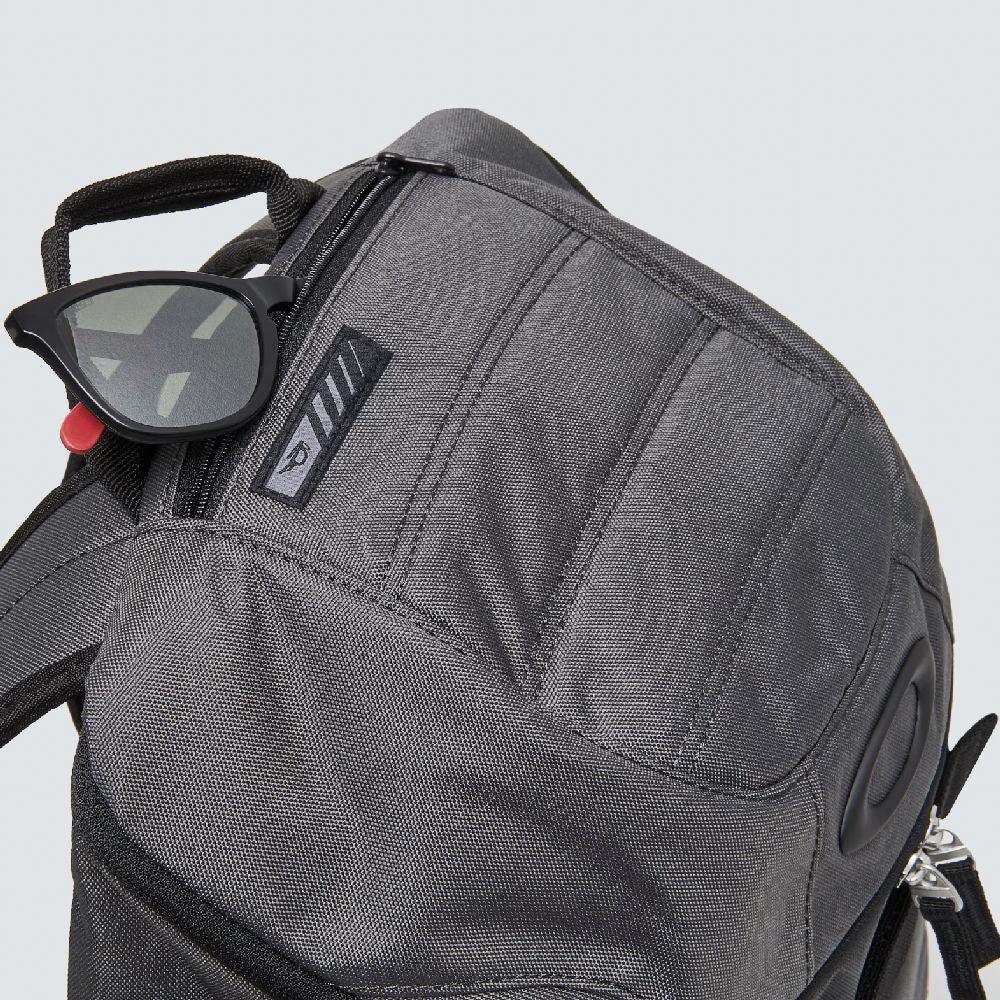 Oakley Enduro 30L 2.0 Backpack - Cam2