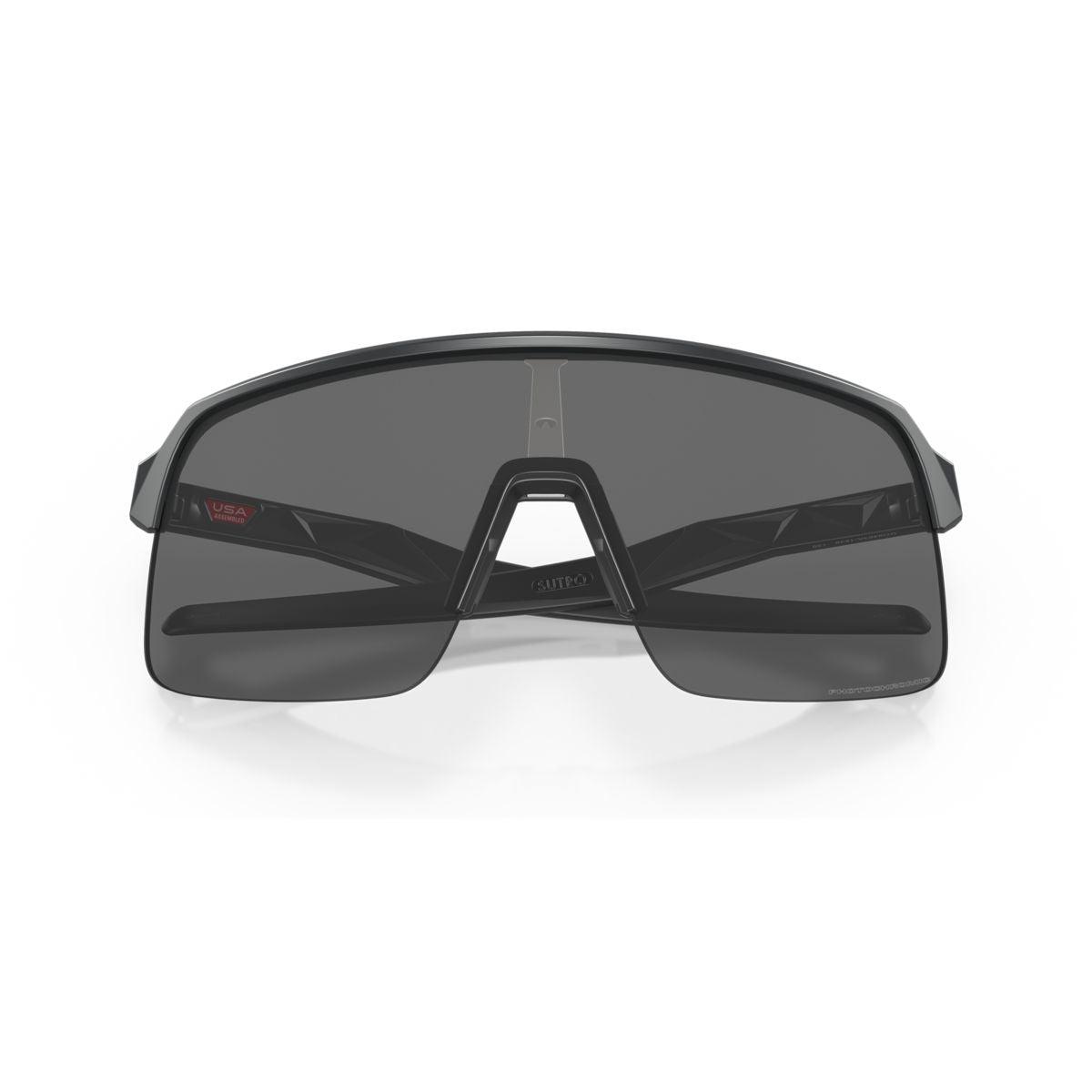 Oakley Sutro Lite (Low Bridge Fit) Matte Carbon/Clear To Black Iridium Photochromic 0OO9463A-946318