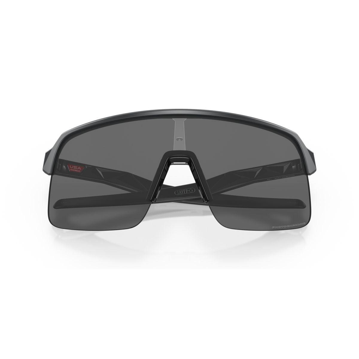 Oakley Sutro Lite (Low Bridge Fit) Matte Carbon/Clear To Black Iridium Photochromic 0OO9463A-946318
