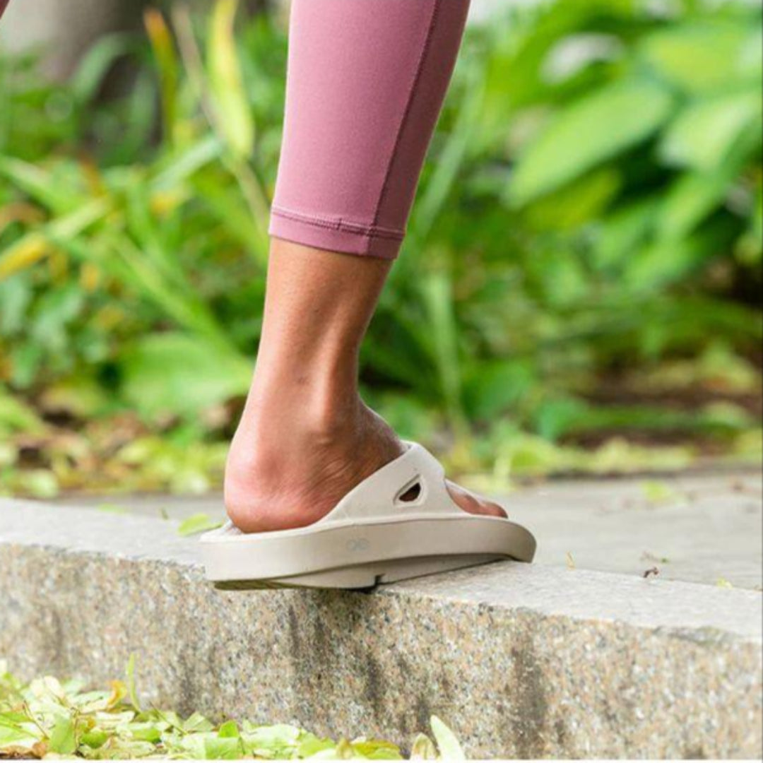 Oofos Unisex's OOriginal Sandal - Cam2
