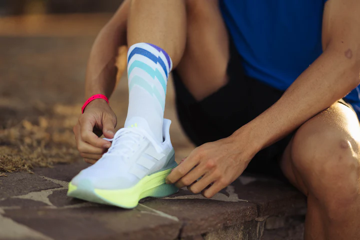 Incylence - Incylence Unisex's Ultralight High-Cut Running Socks (Waves Mystic) - Cam2 