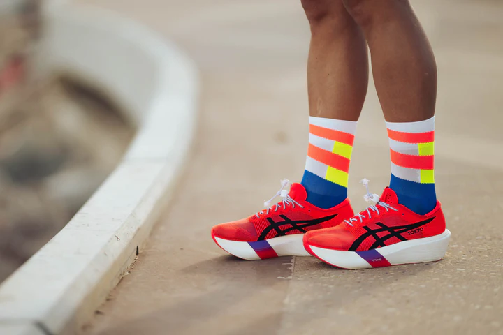 Incylence - Incylence Unisex's Ultralight High-Cut Running Socks (Spirals) - Cam2 