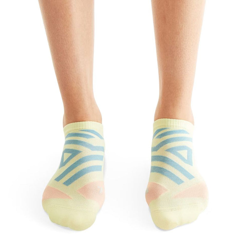 On Women's Performance Low Sock (Hay