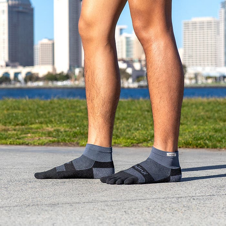 Injinji - injinji Unisex's Run Midweight Mini‑Crew Socks (203230) - Cam2 