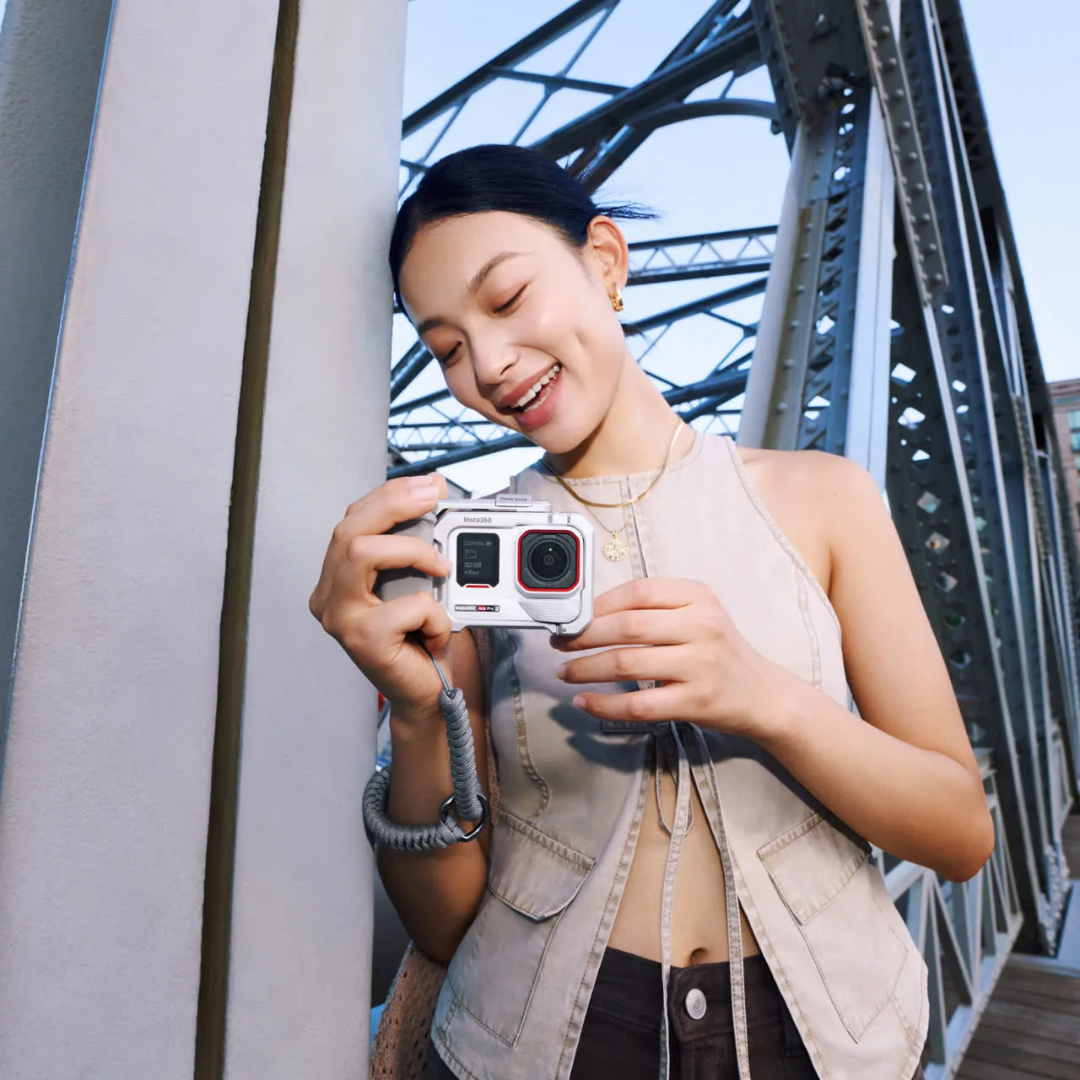 Insta360 Ace Pro 2 Standard Bundle With Xplorer Bundle