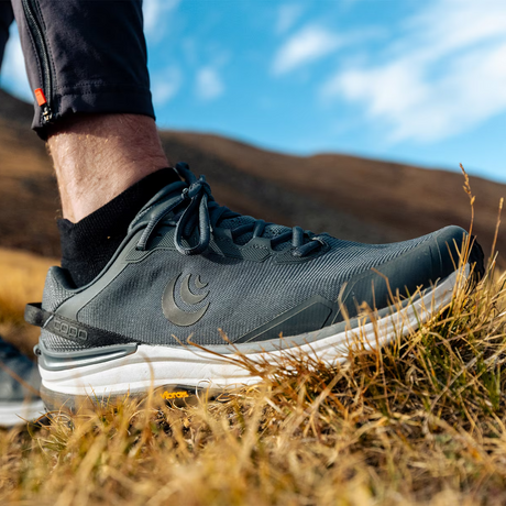 Topo Athletic - Topo Men's Traverse Trail Running Shoes (Grey/ Charcoal) - Cam2 