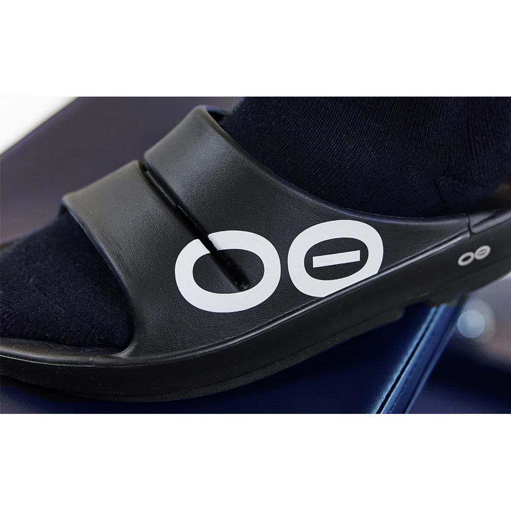 Oofos Unisex's OOahh Sport Sandal (Black White) - Cam2