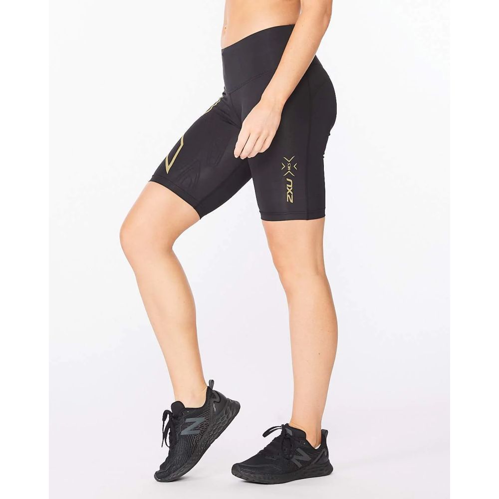 2XU Women's Light Speed Mid-Rise Compression Shorts (Black/ Gold Reflective) - Cam2
