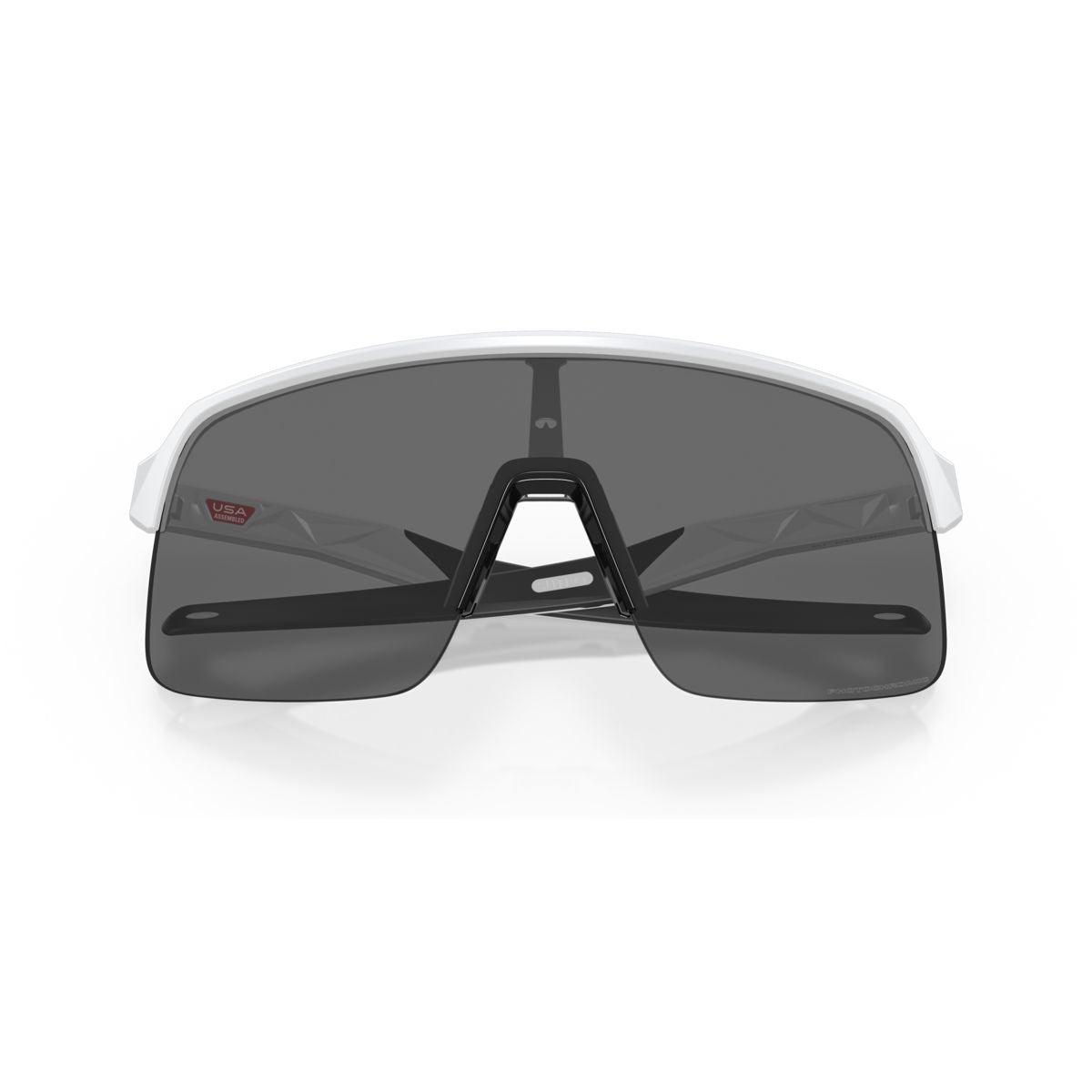 Oakley Sutro Lite (Low Bridge Fit) Matte White/Clear To Black Iridium Photochromic 0OO9463A-946319