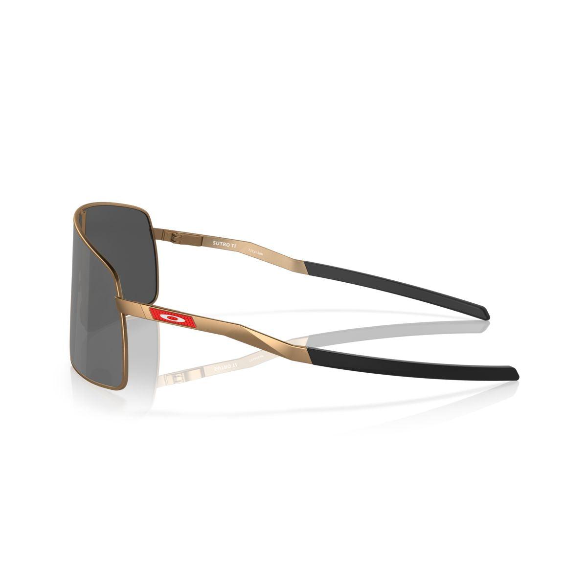 Amazon.co.jp: [オークリー] サングラス OO6013 01 134 SUTRO TI